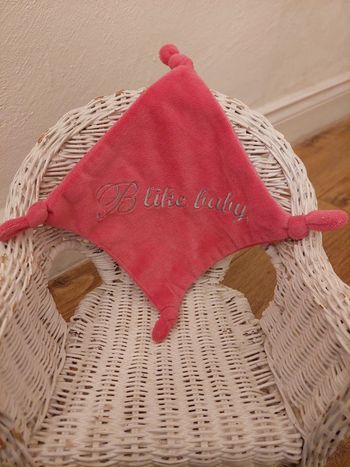 Doudou plat rose B like Baby