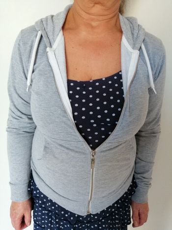 Sweat zippé capuche gris clair