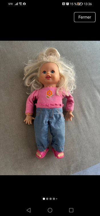 Poupée fille avec bras et jambes souples