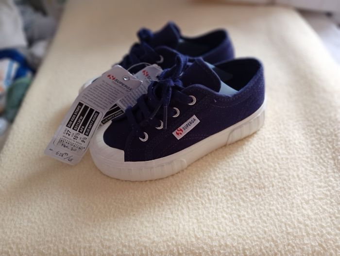 Basket Superga fille taille 27