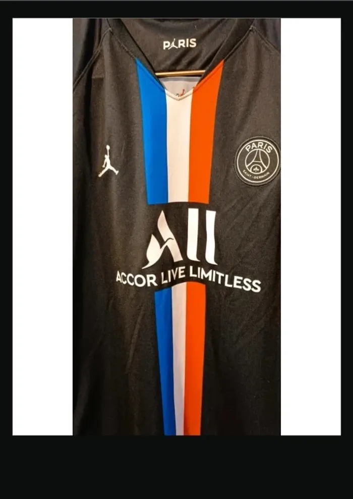 Tee shirt PSG Jordan taille M - photo numéro 3