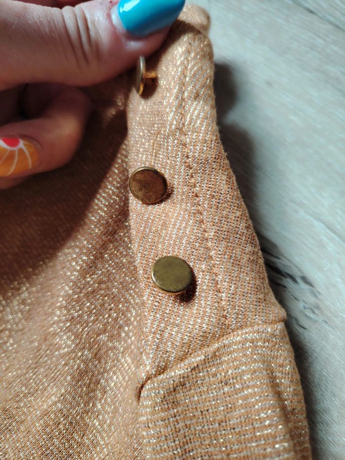 Haut léger dore pailleté - photo numéro 3