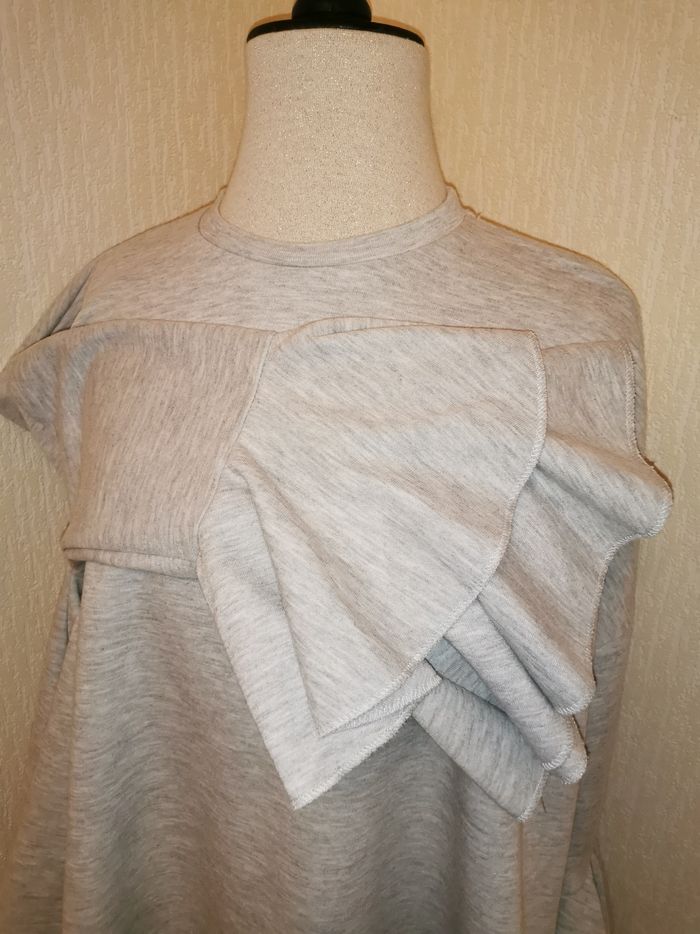 Sweat gris clair manches flares Primark - photo numéro 3