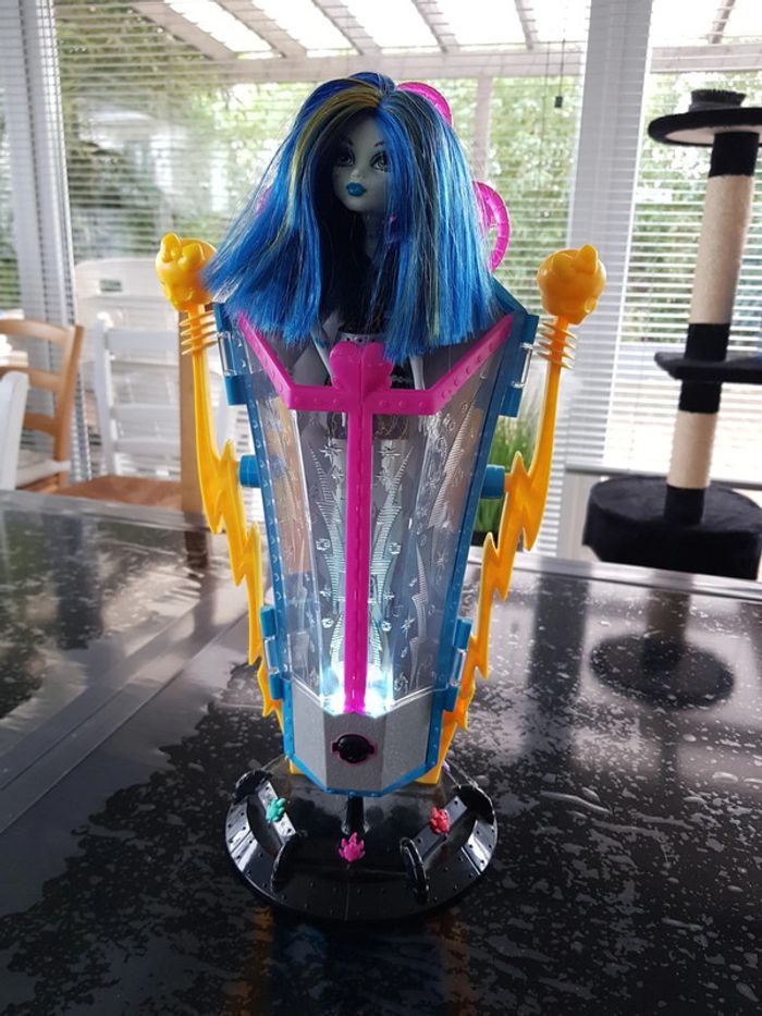 Poupée Monster high Frankie transformateur NEUF - photo numéro 4