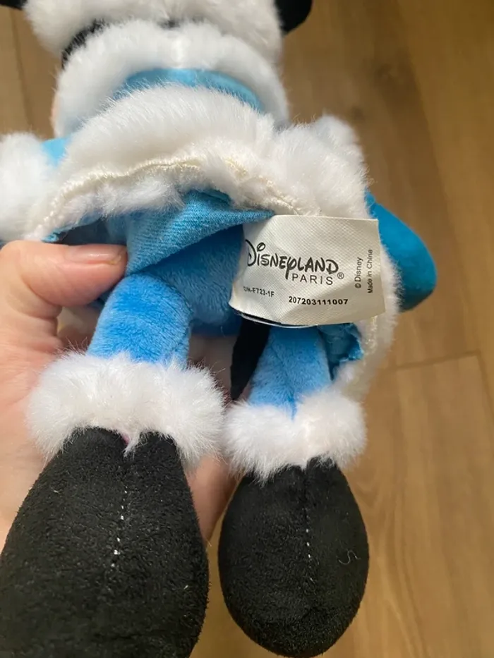Peluche Minnie disney avec habit d’hiver bleu - photo numéro 2