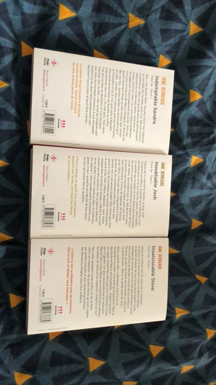 Livre trilogie  close up - photo numéro 2