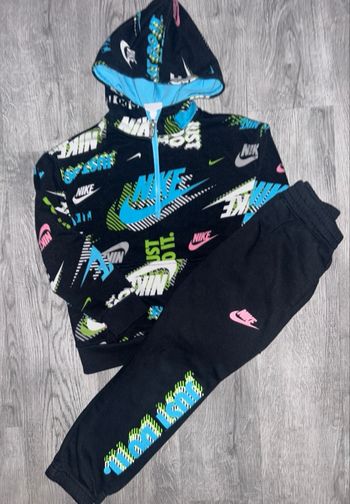Ensemble Nike