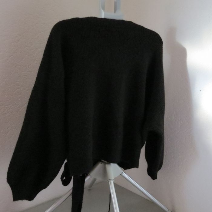 Taille XXL (coupe légèrement ample, style cosy).  Magnifique pull cache-cœur en maille noire, parfai - photo numéro 8