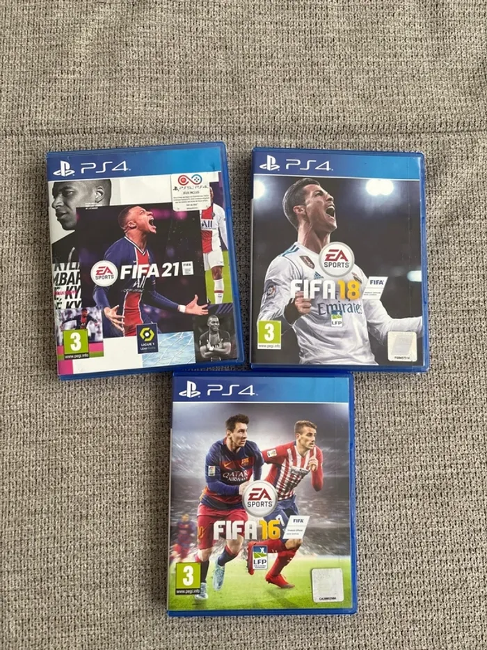 Lot 3 jeux vidéo PS4 FIFA