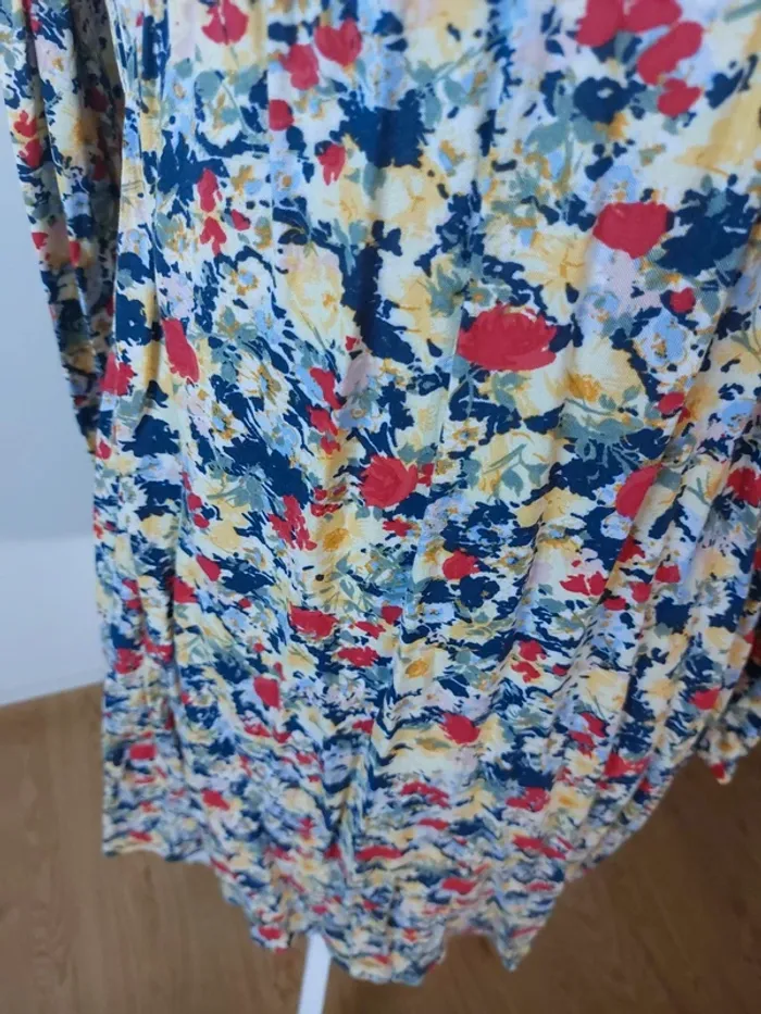 Très jolie robe fleurie dos ouvert - photo numéro 4