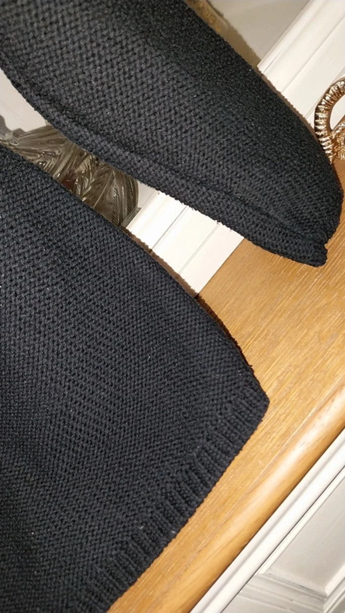 Pull noir col rond et pailleté très bon état by Kiabi Taille 6 ans - photo numéro 4