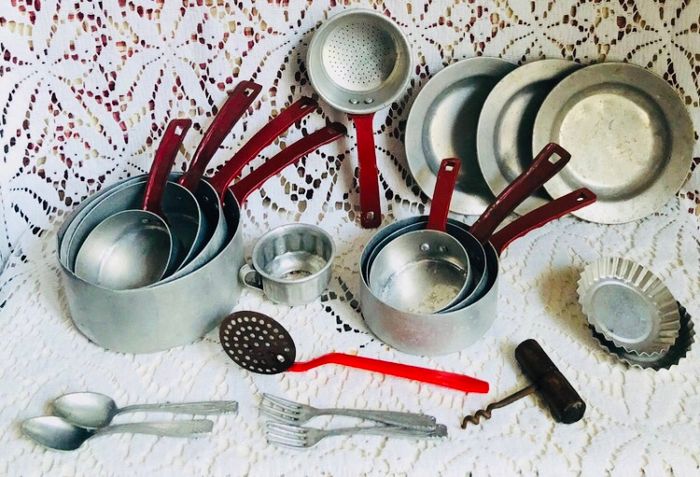 Dinette ancienne  jouet en aluminium