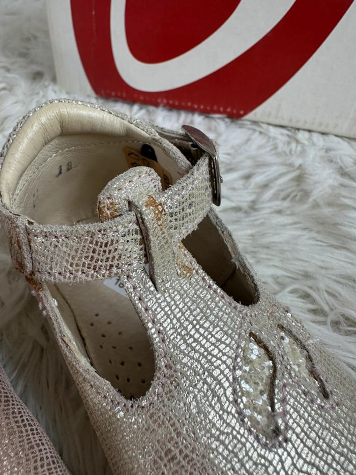 Paire de sandales dorées GBB taille 18 - photo numéro 3