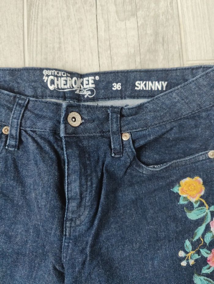 Jean avec broderies - photo numéro 3