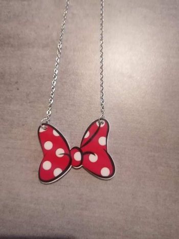Collier noeud Minnie