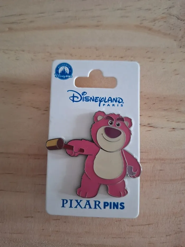 Pin's Disneyland Paris Lotso Toy Story Maillet