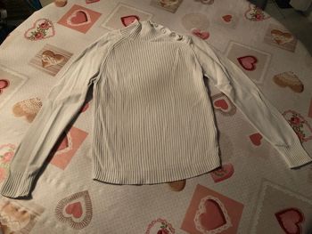 Pull blanc col bouton
