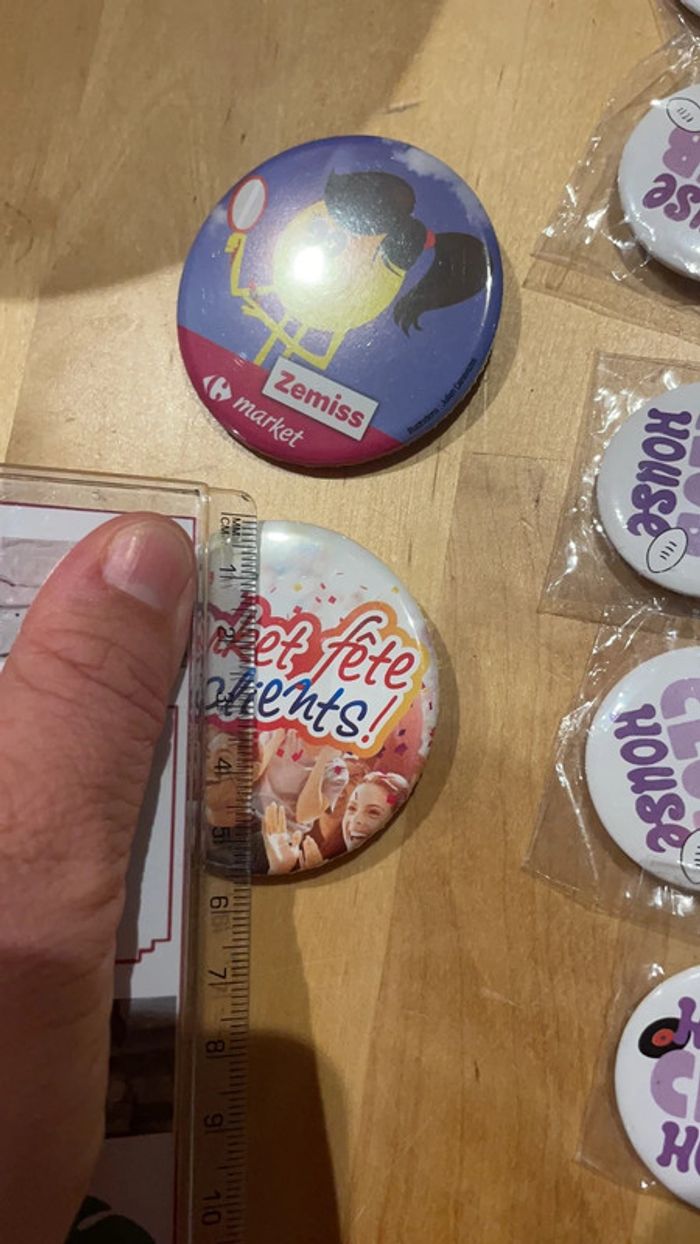 Gros lot de badges - photo numéro 4