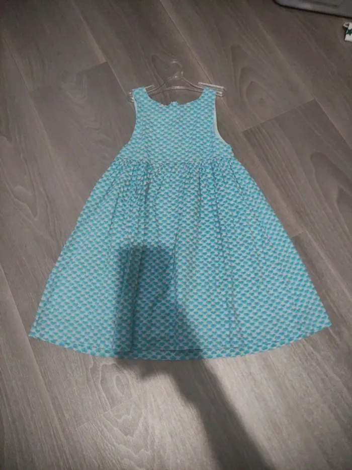 Très belle robe d été du pareil au même taille 5 ans en très bon état