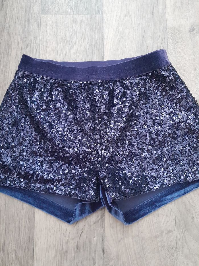 Short fille