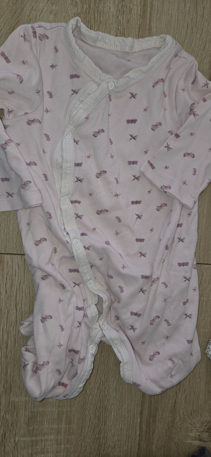 Lot de 12 article bébé fille 12 mois en très bon etat - photo numéro 3