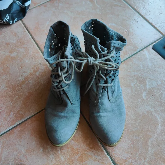 Bottines gris souris daim taille 39