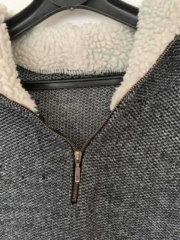 Pull avec capuche gris Taille 12 ans - photo numéro 2