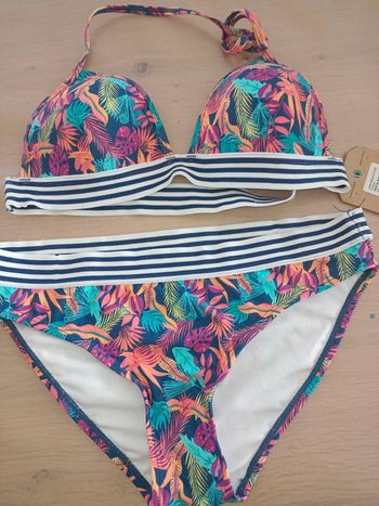 Maillot de bain 2 pièces neuf avec étiquette