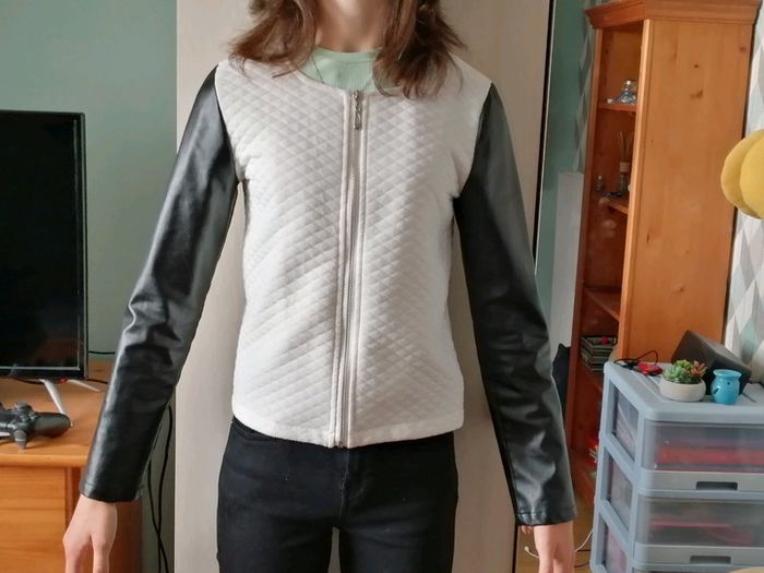 Veste blanche et noir