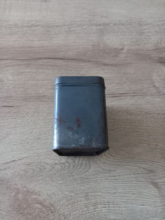 Boite ancienne en métal. - photo numéro 2