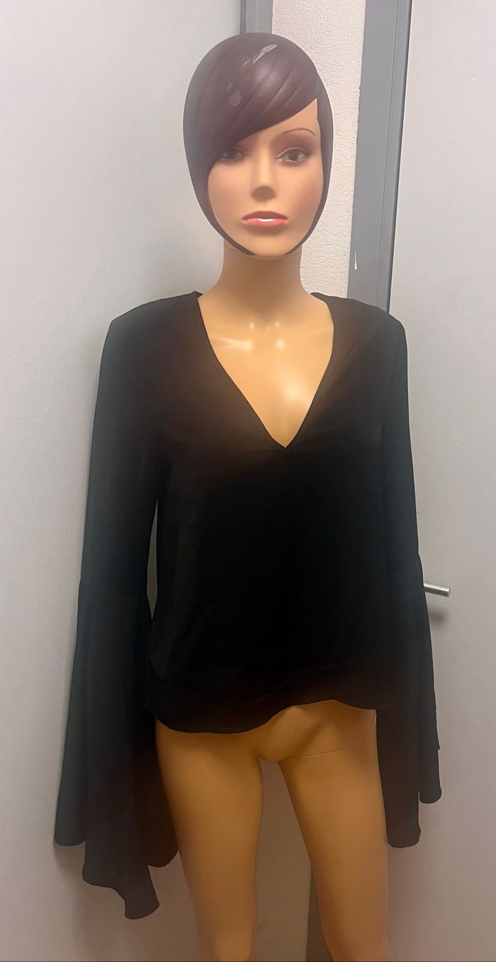 Haut noir manches larges