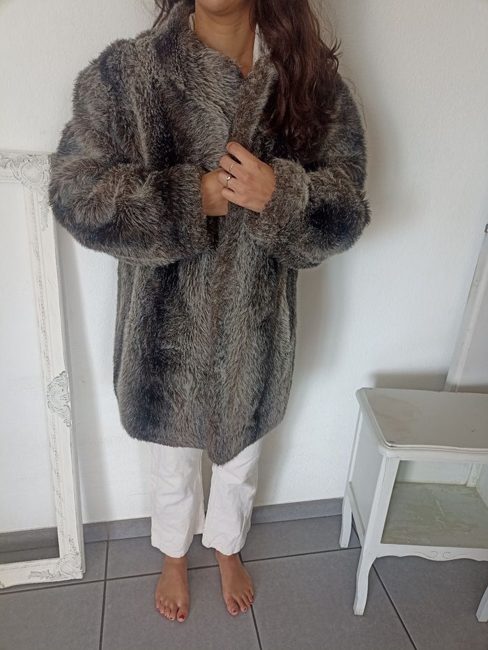 Magnifique et chaud le manteau fausse fourrure a prix tout doux - photo numéro 4