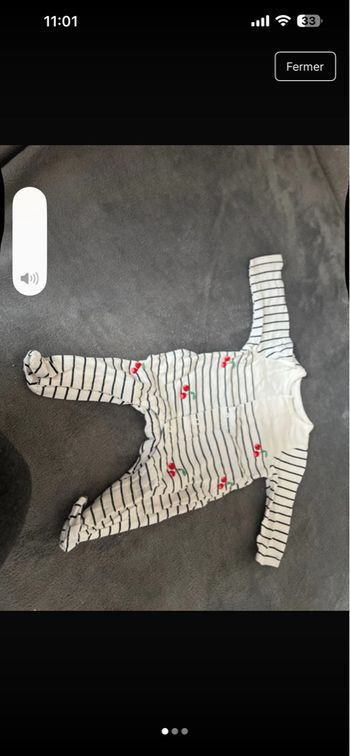 Pyjama fin taille 1 mois , très bon état 