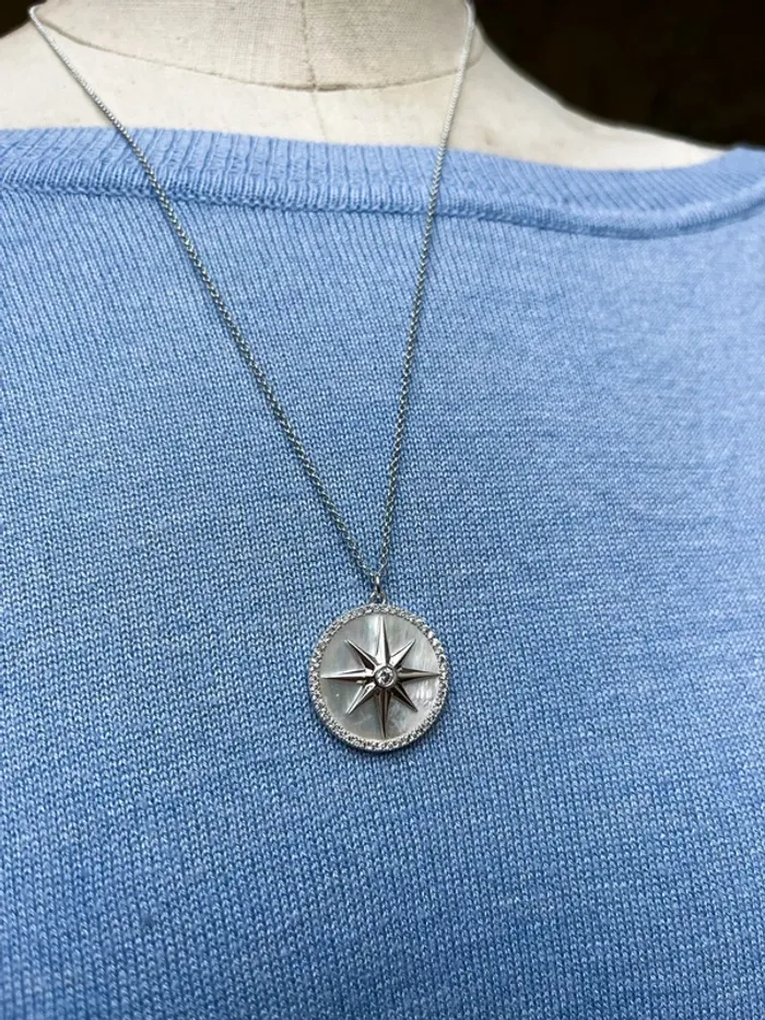 Collier plaqué argent et nacre raffiné étoile astre boho bohème boussole