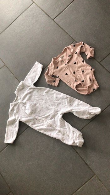 Pyjamas et bodie