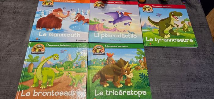 Lot figurine Dinosaure et ses livres - photo numéro 2