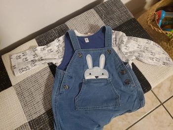 Ensemble salopette en jean et Tee-shirt 6 mois