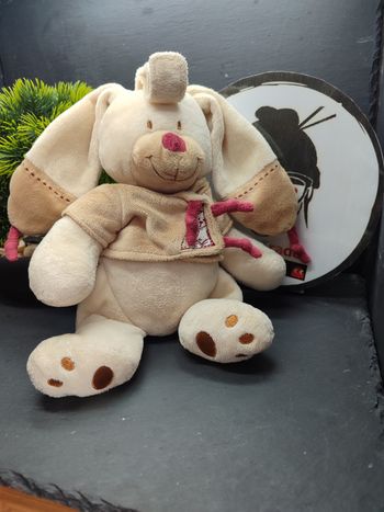 doudou peluche lapin bastien beige marron jaune rouge nicotoy ancien Gilet Blanc