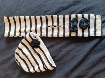 Écharpe et bonnet bébé.