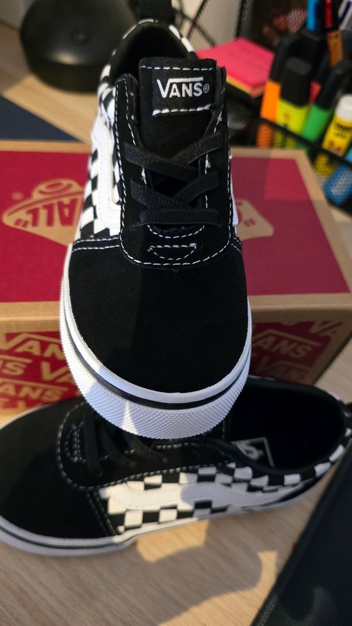 Neuves (non portées)🏷🤩😍⚘️superbes  baskets VANS mixtes Pointure 26😍🤩⚘️🏷👍 - photo numéro 3