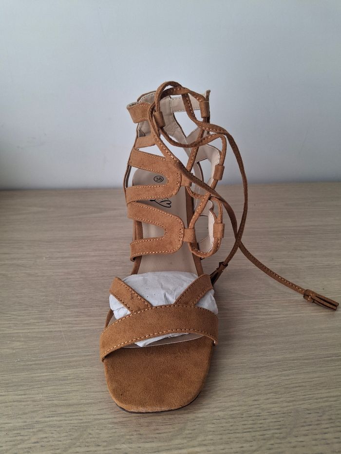 Talons ouverts 38 - photo numéro 3