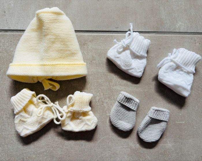 Ensemble bonnet, gants moufles bébé nouveau né neufs