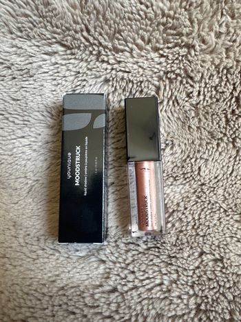 Ombre à paupières liquide Révèrent Younique