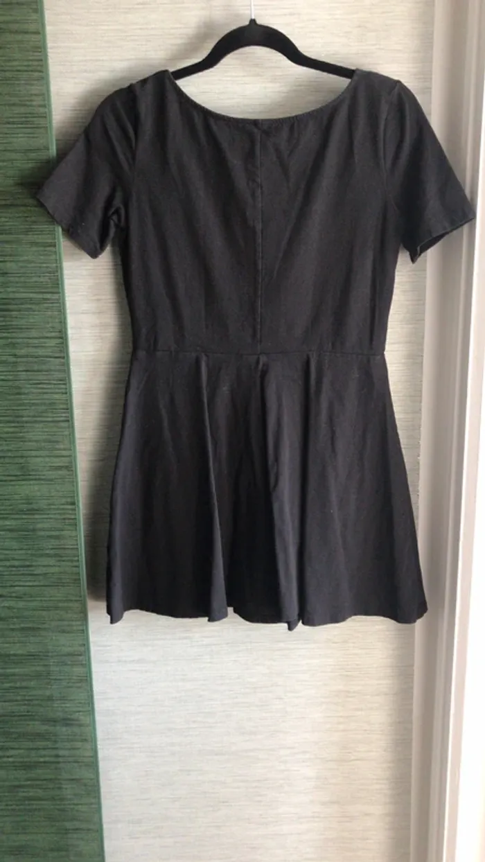 Robe H&M noire avec tête de chat - photo numéro 2