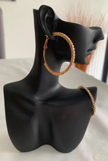 Boucles d’oreilles créoles strass dorées 45 mm