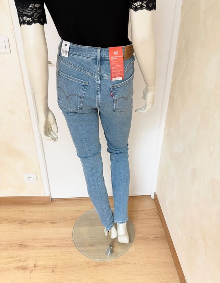 Jean Levis 721 High Rise Skinny - Warm Eco Performance - taille W28 L32 - neuf avec etiquette - photo numéro 6
