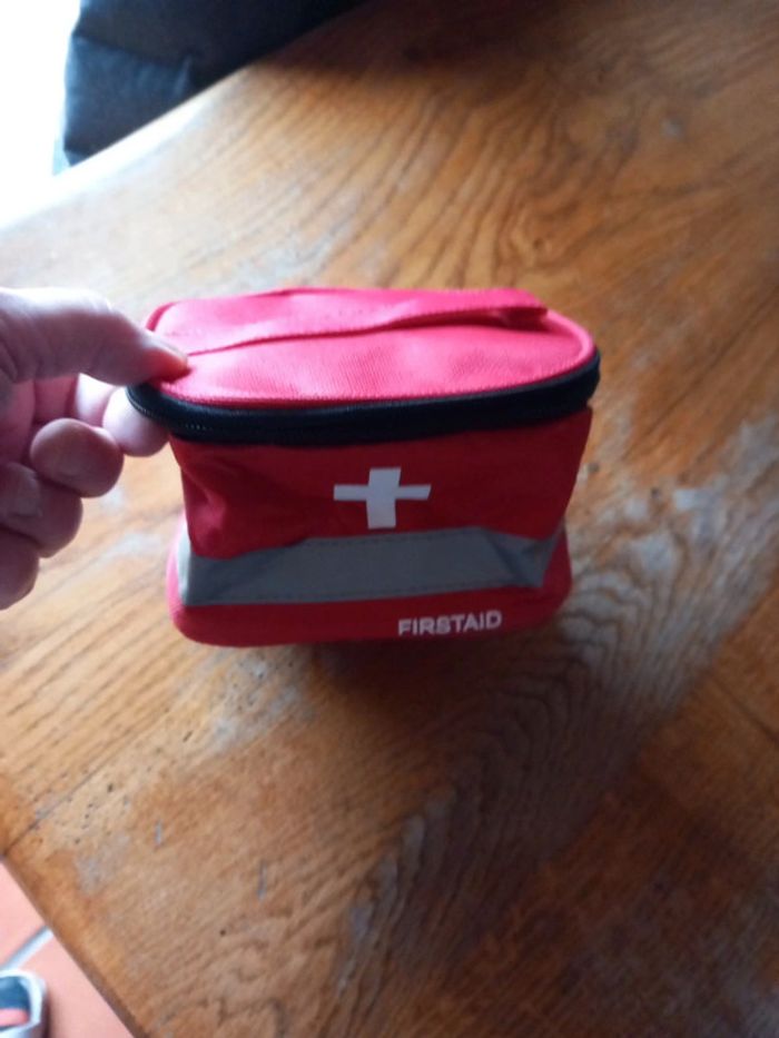 🎅trousse Neuf 1er secours ou autre