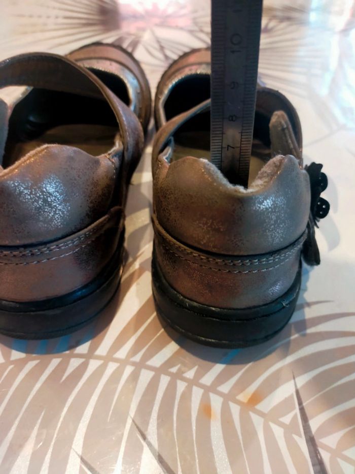 Ballerines en cuir fille T 32 lanières a velcro. - photo numéro 4