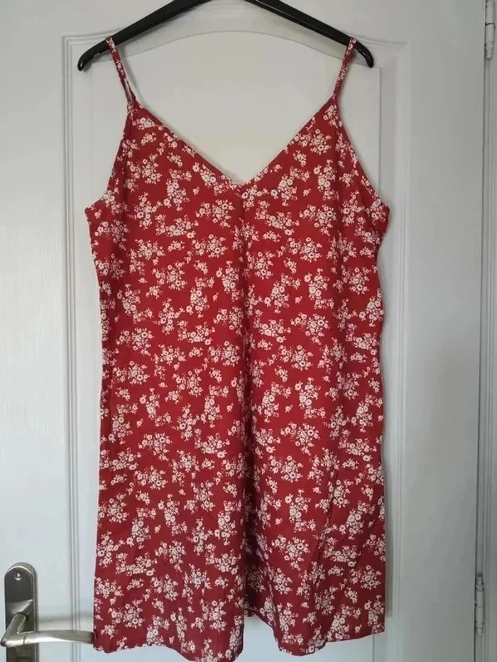 Robe d'été rouge fleurs