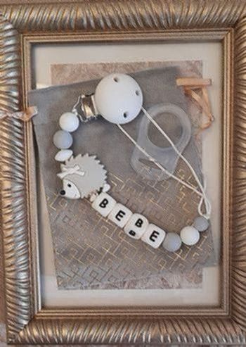 Attache tétine personnalisé avec adaptateur et pochette cadeau